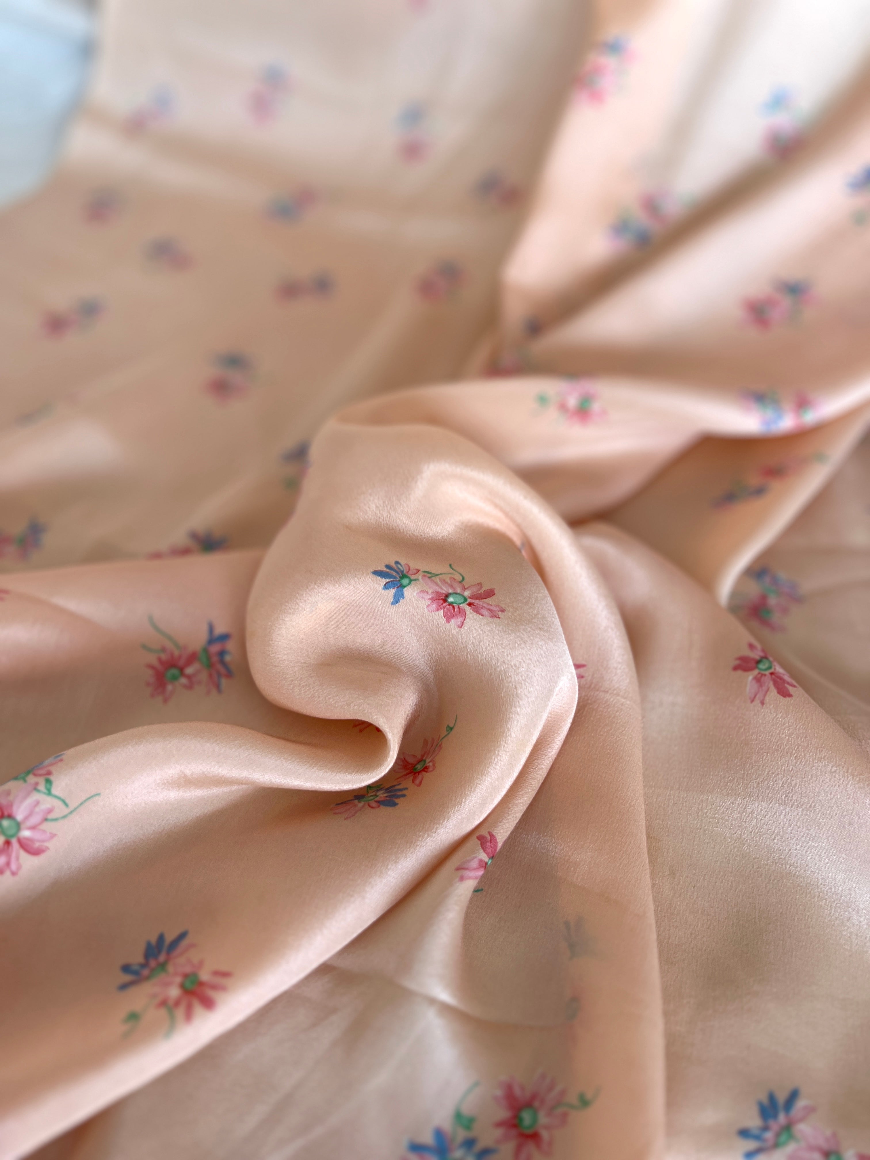 100% Silk Floral Print - Peach Flowers 285 x 90 cm