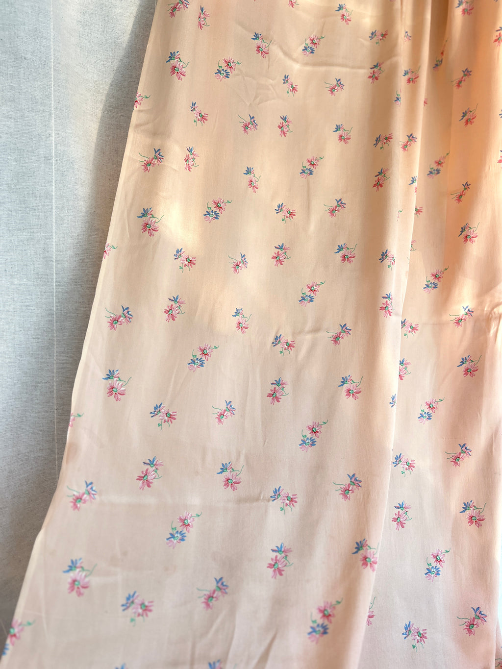 100% Silk Floral Print - Peach Flowers 285 x 90 cm