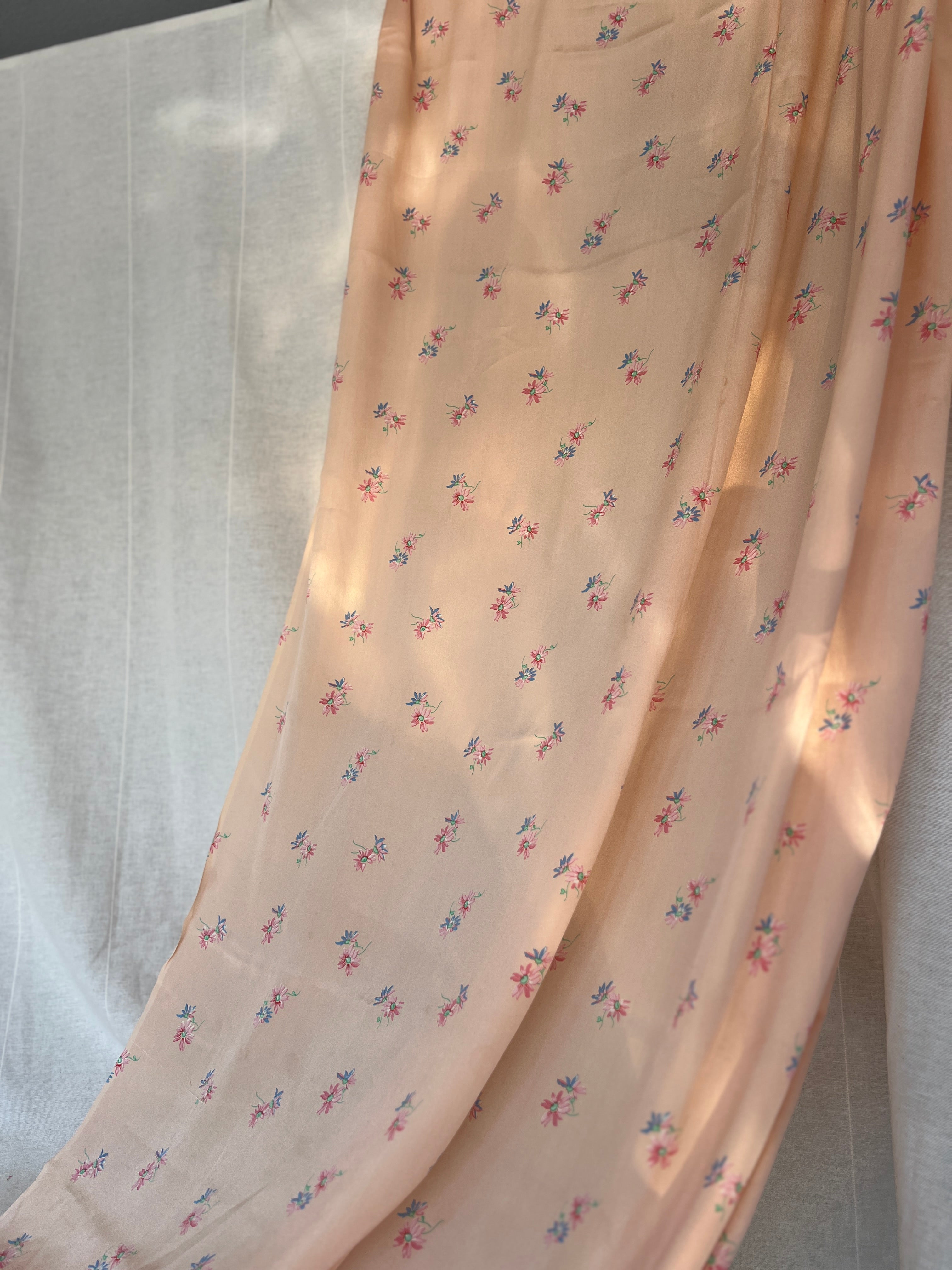 100% Silk Floral Print - Peach Flowers 285 x 90 cm