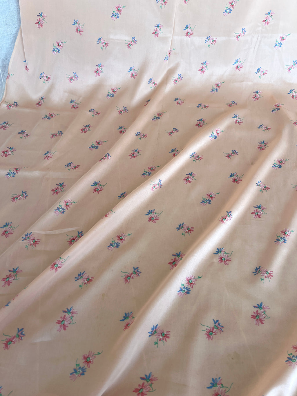 100% Silk Floral Print - Peach Flowers 285 x 90 cm