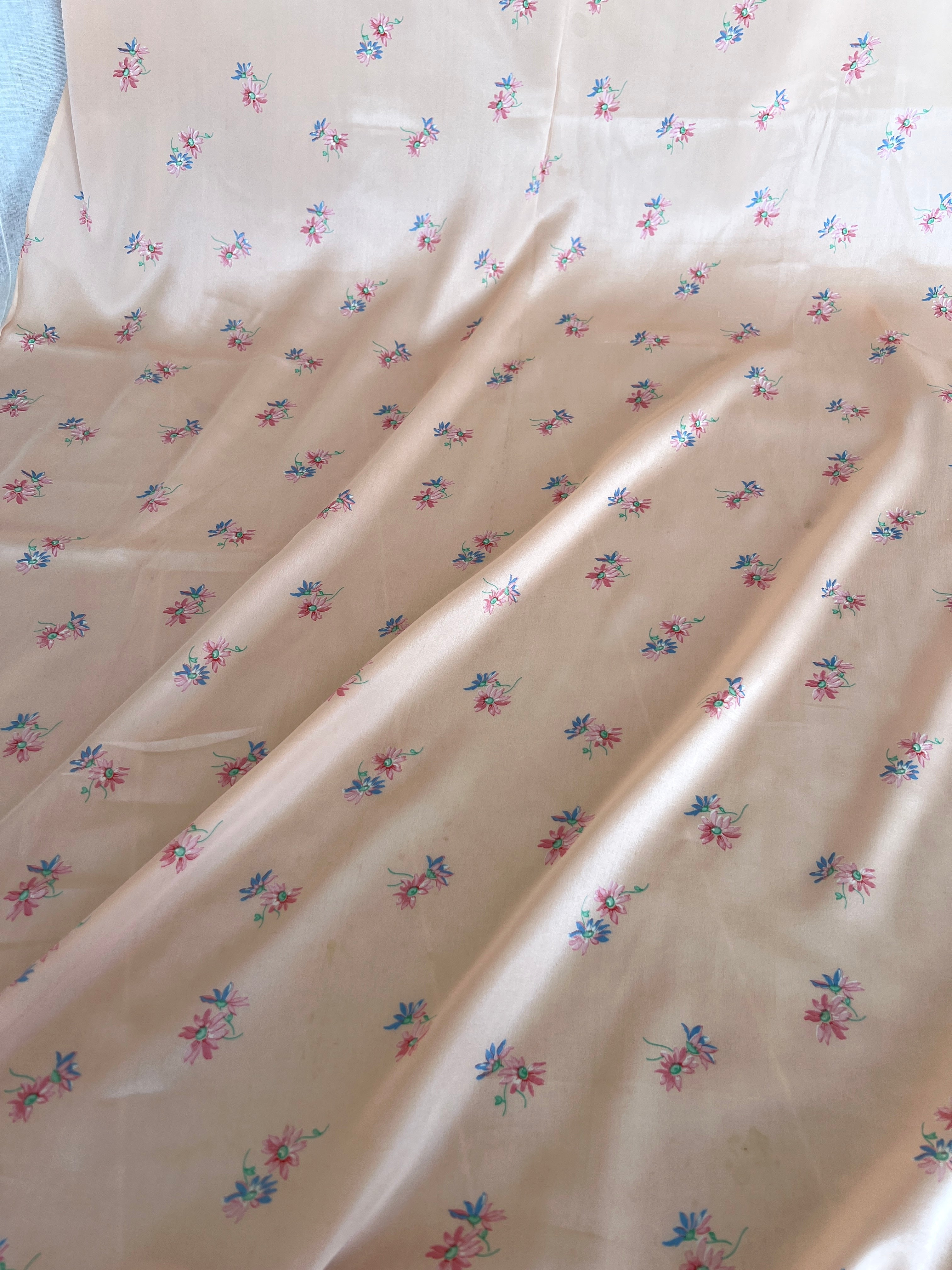 100% Silk Floral Print - Peach Flowers 285 x 90 cm