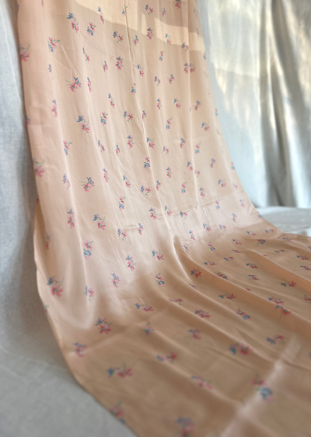 100% Silk Floral Print - Peach Flowers 285 x 90 cm